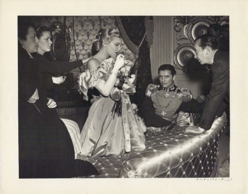 matineemoustache:“Pre shot set up ‘The Prisoner of Zenda’ 1937I love this still. The two women so co