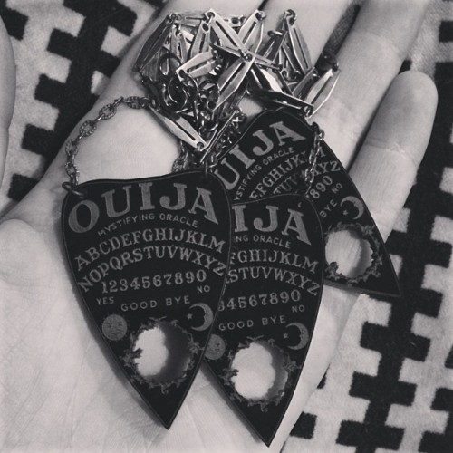 Ouijaaaaaassssss #asunder #handmade #handmadejewelry #ouija #ouijaboard #gothicjewelry #planchette #