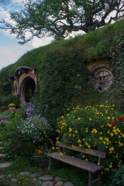 visitheworld:  Hobbiton / New Zealand (by   Skip Nyegard). 