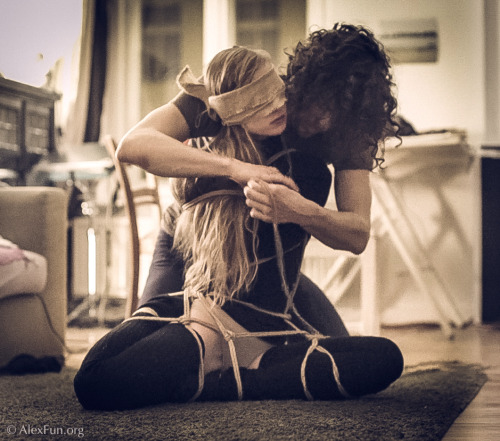  Stretching - January 2016 Photos & ropes Alex Lobos, Alexfun.org, In Berlin?->Join the ’bond