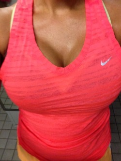 Bangers80:  Bigroundtitsandass:  Foh Friday Post Workout Uncovering.  Sweaty And