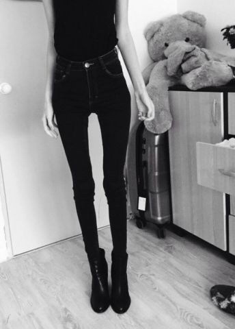 brookey1125:  B&W Skinny jeans thinspo