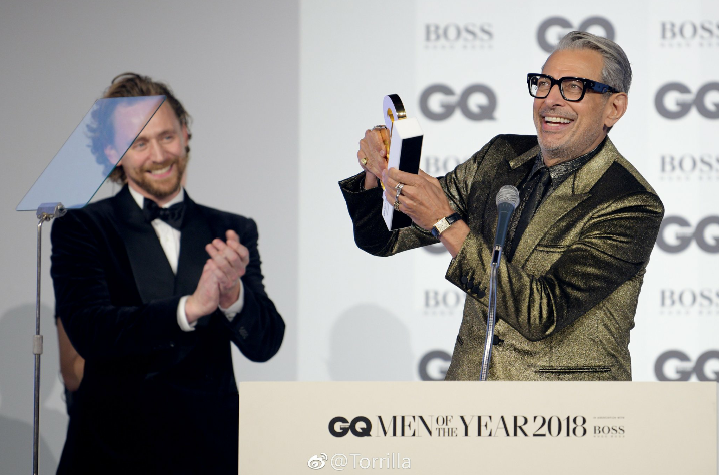 unreal-entity:  hiddlesblue: Tom Hiddleston delivering the award to Jeff Goldblum.