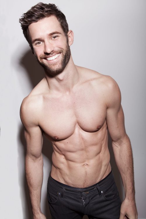 hunkopedia:  Follow Hunk’o’pedia for more hot guys!   