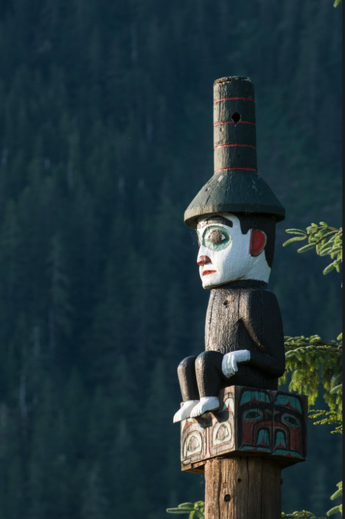 Those embarrasing ancestors: A totem pole can have many reasons for being created. Spirituality, anc