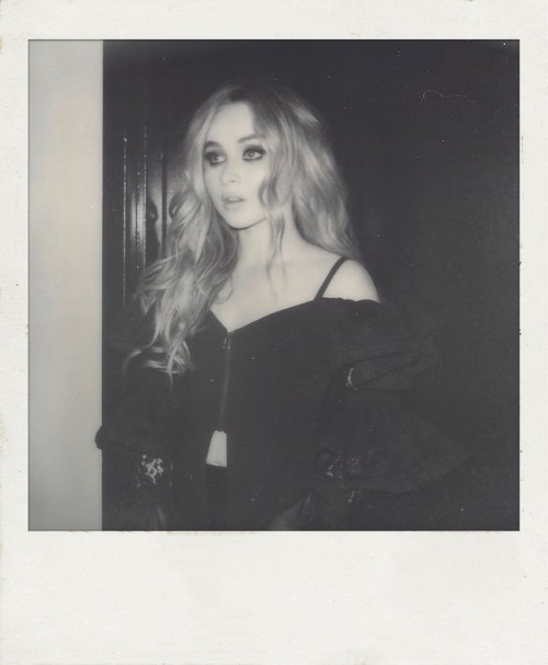 sabrinaupdates:Sabrina Carpenter backstage at Jimmy Kimmel Live on March 21, 2018 photographed by Sa