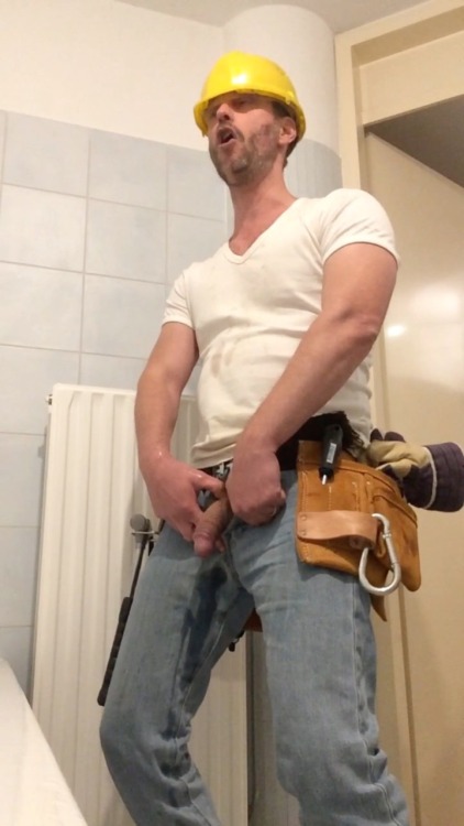 beuker71:  Wanna see the vid?   HOT!!!!