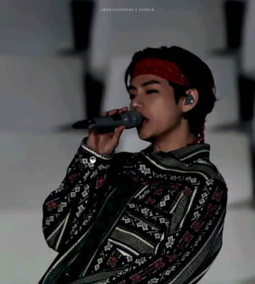 Bandana Tae Made A Full Comebackfor @kimtaehyunq