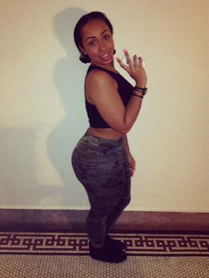redkushkissess:  Her body is everything but her face is 🙅