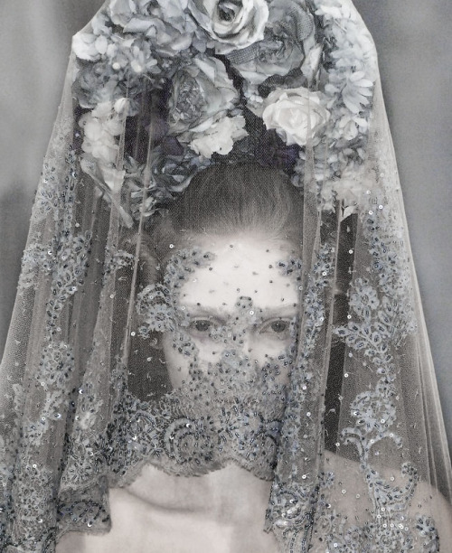 maire-annatari:When wraiths wear flowers.