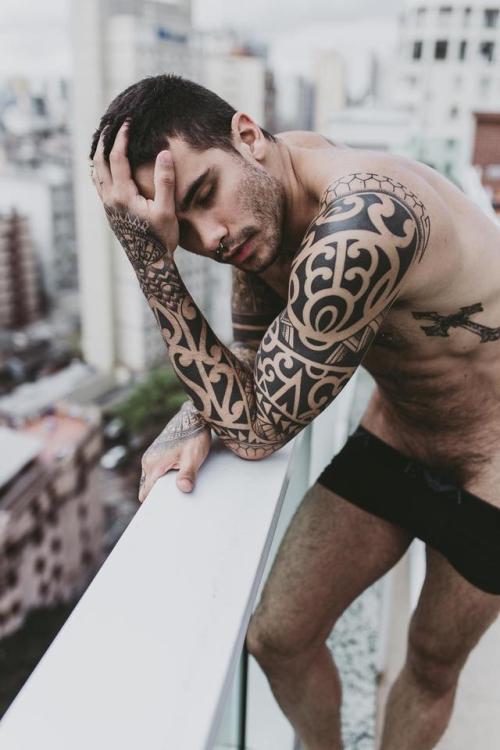 daddybear848:via /r/hotguyswithtattoos