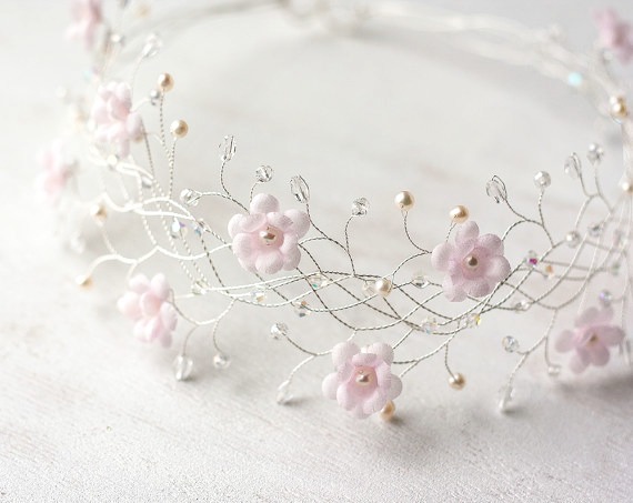 kawaiistomp:  Floral Bridal Crown ~ (photo credit and where to get it) (please do