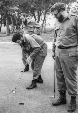 twixnmix:     Fidel Castro, Che Guevara and     Antonio Núñez Jiménez       playing golf   at Colina Villareal   in Havana, Cuba in March 1961.    Photos by Alberto Korda  