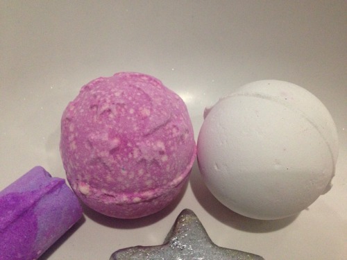 4chansey:  ☾4CHANSEY’S LUSH GIVEAWAY☾ So I went past my first 10k a little while ago but because I was already hosting a giveaway I never did anything special. However recently I really got into LUSH products so I thought now would be the time to