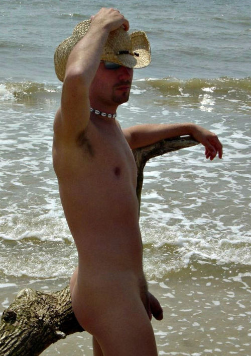 punud:  Public nudity pix with more than 55000 followershttp://punud.tumblr.com/Public nudity back up site with more than 7500 followershttp://punudy.tumblr.com/Vintage gay stuff with around 3000 followershttp://vinbozlove.tumblr.com/Nude male musicians