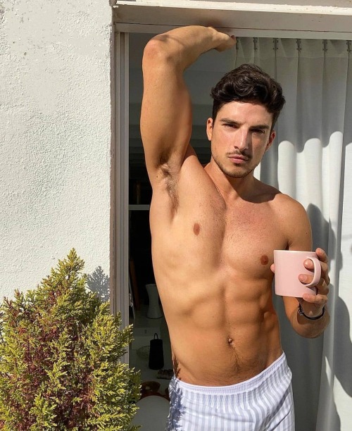 #FavoBoys © #GoodMorning ☕ Ezequiel ➡ @ezeblan #ArgentinianBoy #Barcelona #Spain #favoboy #shirtless