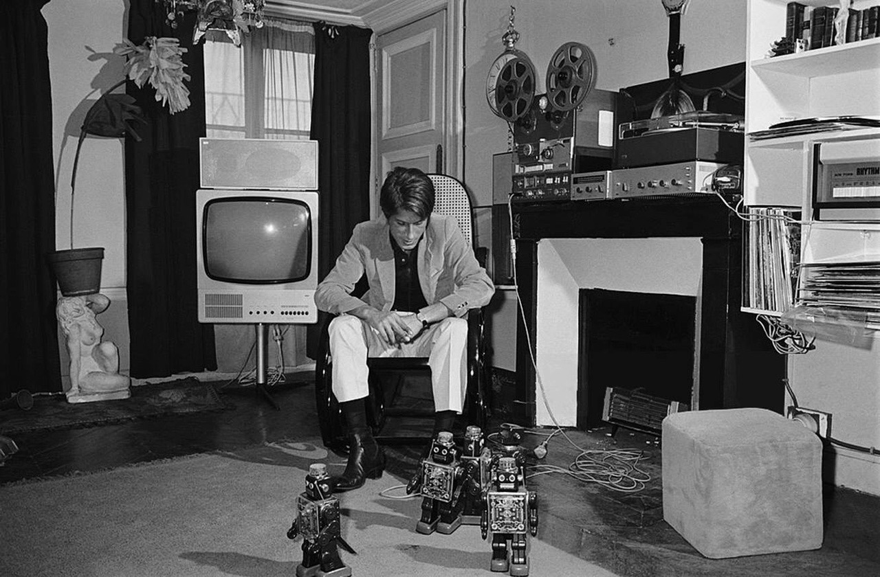 isabelcostasixties:Jacques Dutronc, watching his robots evolve in the middle of his