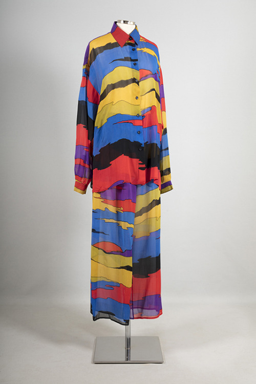 Remake, Yannis Tseklenis, 1974/1991.
Silk chiffon.
© Peloponnesian Folklore Foundation, Nafplion.