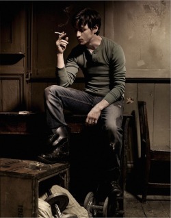 smokingcelebs:  James McAvoy 