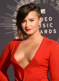 free-celebrity-porn:  Demi Lovato – 2014 MTV Video Music Awards