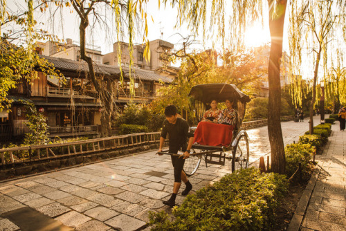 Sunday 22nd October 2017. 15:45 Kyoto Japan.I cycled to Gion and wandered around it’s cobbled street