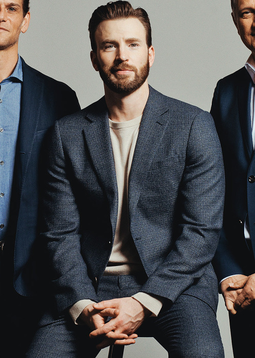 chrisheavans:CHRIS EVANS sitting in a stool, looking like a snack.