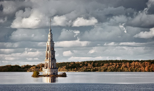 88floors:  Submerged Churches. These churches from all over the world are not victims of natural disaster, they all sit in the valley of a reservoir. Many reservoirs were created in valleys with small towns or villages nestled in them, the benefit of