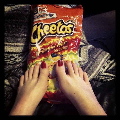 Mmmmmm! #hotcheetos #feet #footfetish