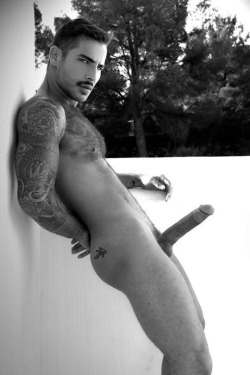 drue-isum:  Luv This Horny Hunk 