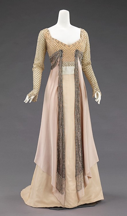 Evening Dress by House of WorthFrance, 1907–10 Met Museum