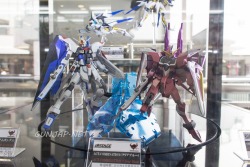 gunjap:  ACT.COMBINATION (Clear Blue) ROBOT魂 Freedom Gundam, Justice Gundam on Display: PHOTOREPORT No.22 Hi Res Images!http://www.gunjap.net/site/?p=241217