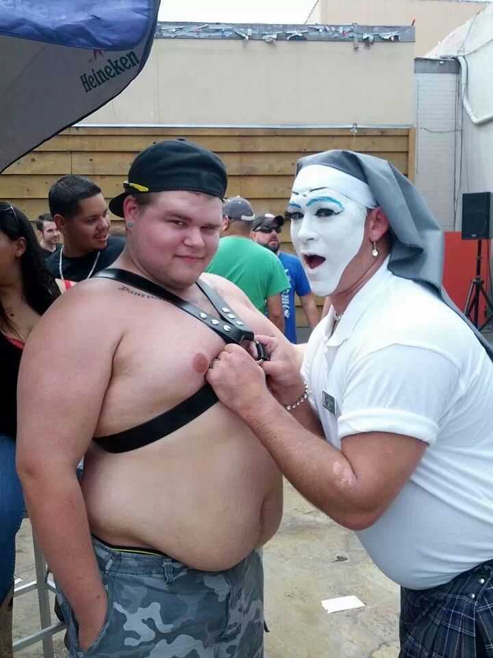 dal-cub-214:  Pic I found of me and my cousin at Dallas Pride