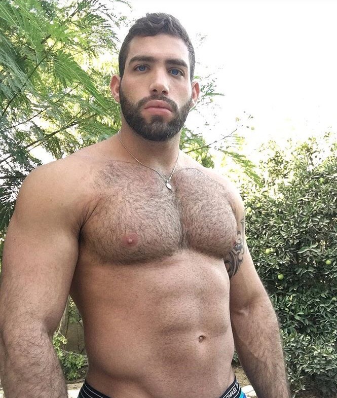 Found a grindr trick here! ðŸ˜œðŸ‘ðŸ¼http://imrockhard4u.tumblr.com
