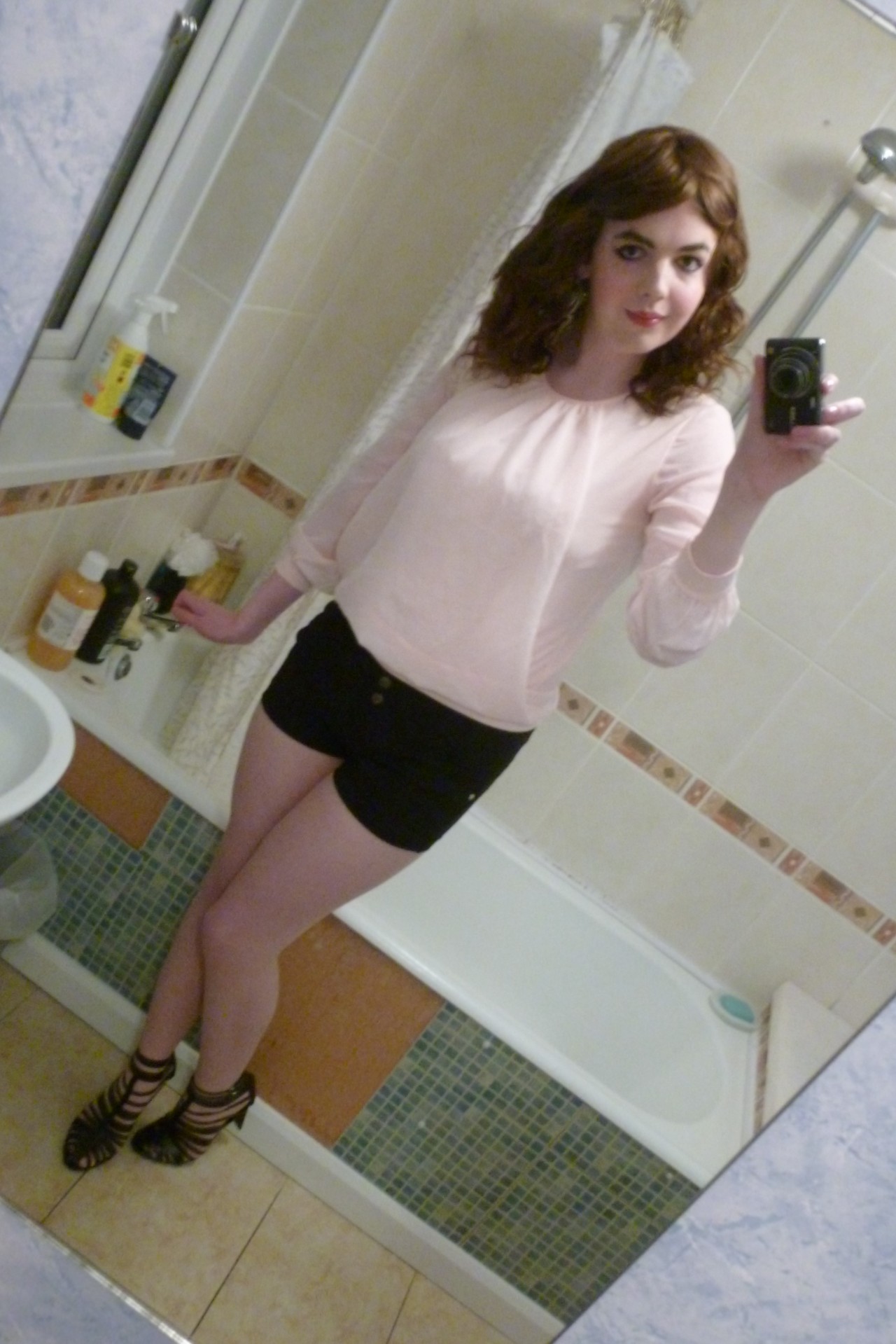 lucy-cd:  PicturesThis has to be one of my many favourite outfits, so gorgeous! &lt;3
