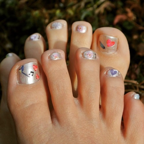 hippie-feet:Sticker toetsies