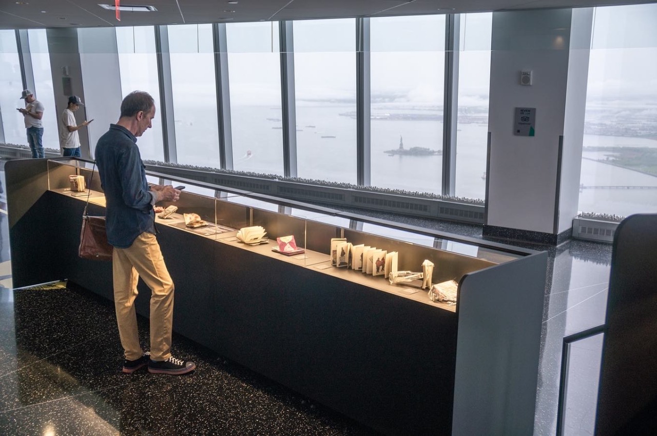 The artist’s book “VERTIGO” by LFC has been exhibited in New York 🇺🇸 at One World Observatory atop the One World Trade Center 👀
👉🏻 The exhibition “Detour: See the world through creativity” was curated by Moleskine Foundation + Moleskine featured more...