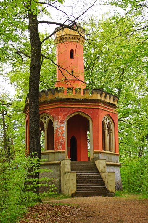 Charles IV lookout tower in Karlovy Vary / Czech Republic (by Andrey Sulitskiy).