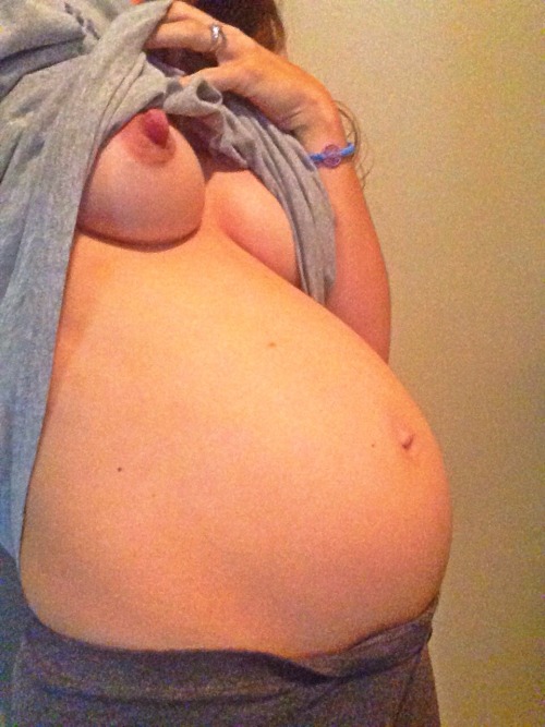 herdelicateaffliction: Announcement! I’m preggers! Yes I still plan on posting as much as tumb