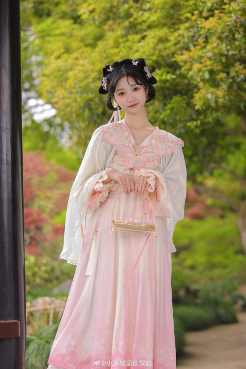 modernised chinese hanfu by 小重楼