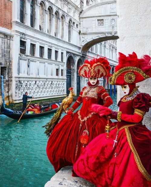 legendary-scholar:    Carnival of Venice, Italy.  