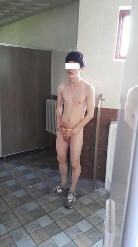 dickdocksuckfuck:  아재한테 벌리고 영영 사진팔리는 발정난 불쌍한 개새끼 사진 속 본인만 연락바람    