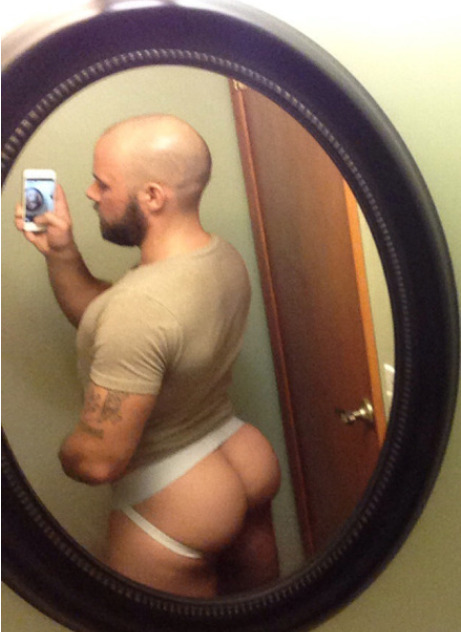 dylanjamespepka:  Look at that asss! 
