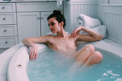 tmpls: Bath time adult photos