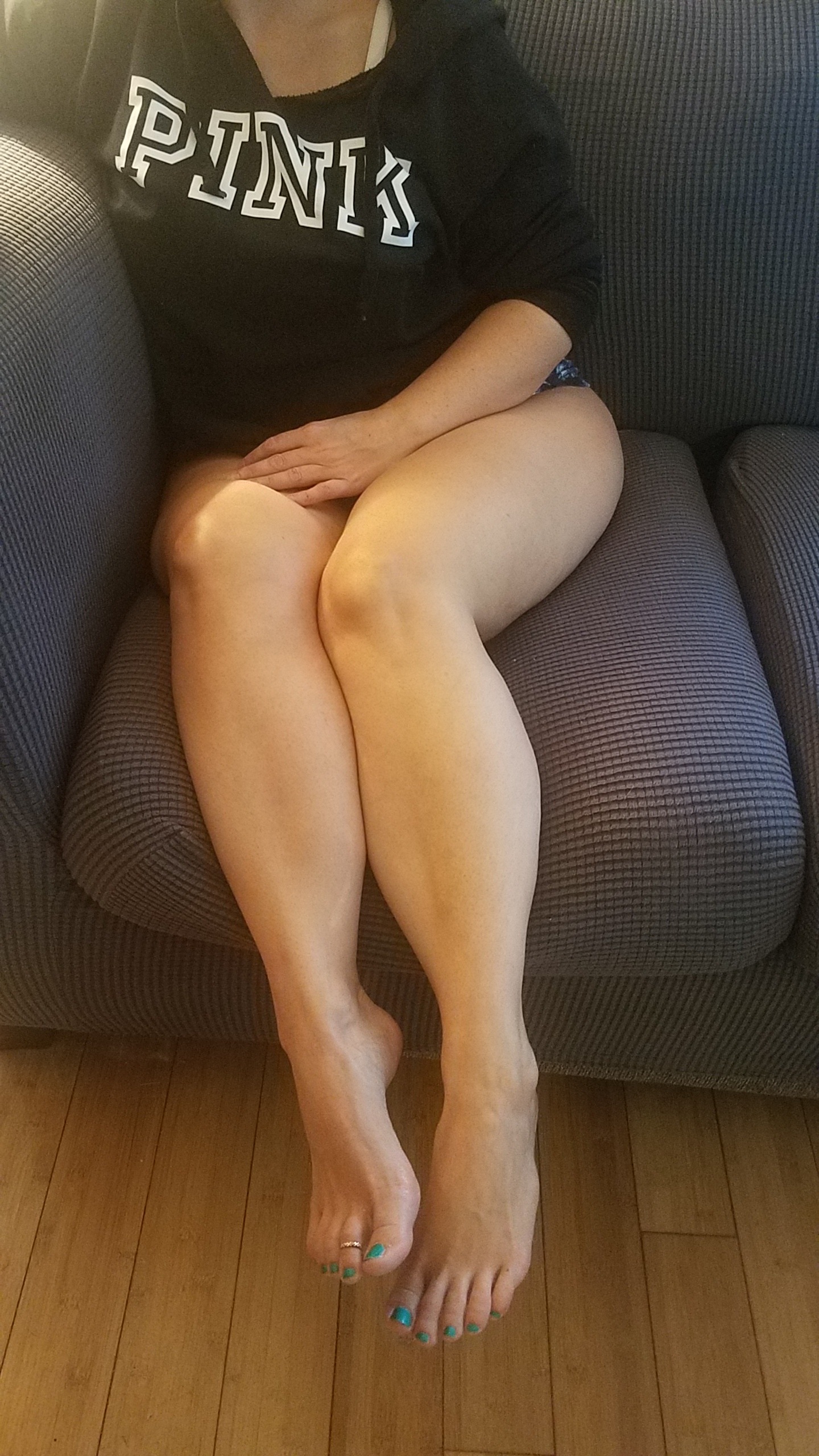 myprettywifesfeet:My pretty wifes beautiful legs and feet looking very nice while