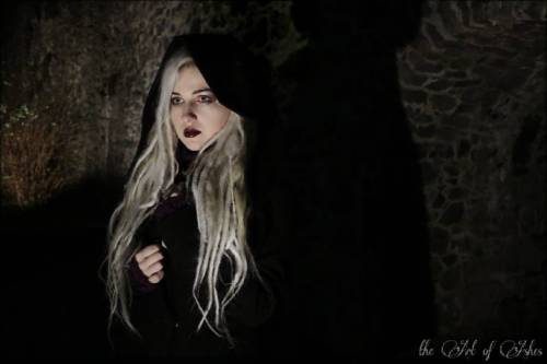 anninamelissa:  ‘In These Dark Hours’   Model/MUA: Annina Melissa Photo/Retouch: The Art of Ashes   www.facebook.com/anninamelissawww.facebook.com/artofashes  #photography #photografie #darkphotography #darkmakeup #dark #castle #ruin #ruins #dreads