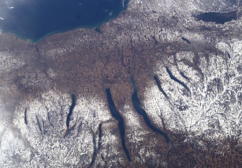 FINGER LAKES—CENTRAL NEW YORK STATEThe Finger Lakes in Central New York State are 11 parallel lakes 