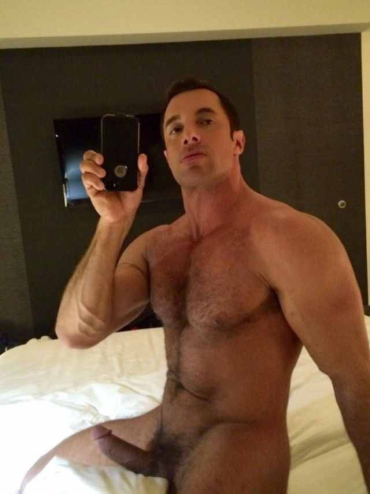 hairymacho:  http://hairymacho.tumblr.com/