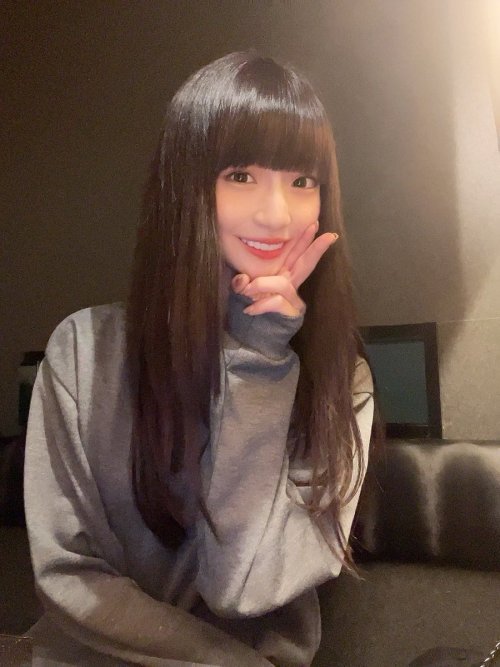 荻野由佳さんのツイート: 久しぶりの暗髪・重め前髪パッツンです！ どうですか？ https://t.co/rytp3SxHVr