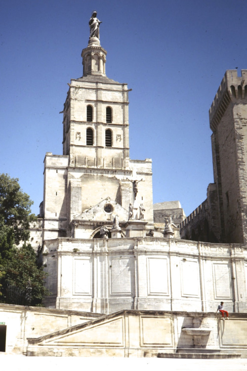 Cathédrale Notre-Dame des Doms d'Avignon, Avignon, 1984The Palais des Papes is visible a
