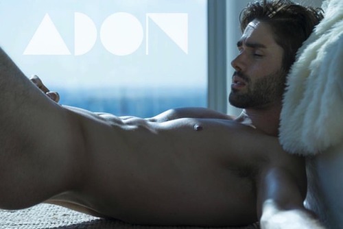 Bedtime stories in the morning. Stunner @trevor_rea by @juliogaggia is exactly what we want to fall